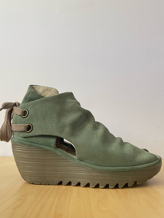 Shoes - FLY London Women's Yema Wedge Pump | EU 38